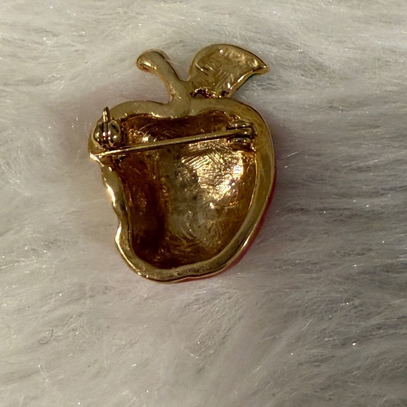 Premier Designs Rhinestone Apple Brooch - Picture 3 of 4